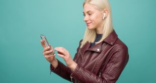 Nikmati musik kapan saja, di mana saja dengan Apple iPhone