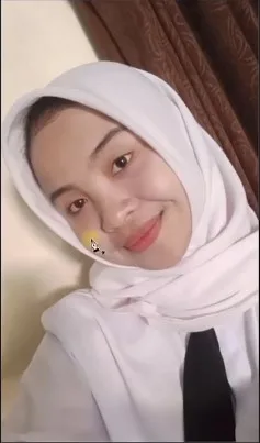 Cara Mengubah Warna Kerudung Putih Jadi Hitam di PicsArt